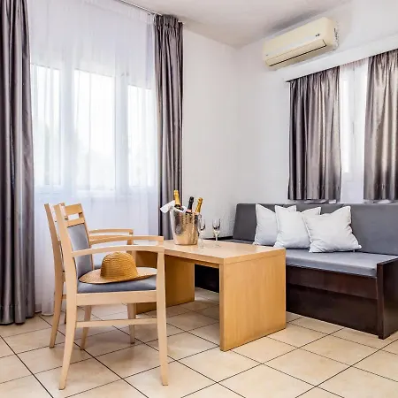 Aparthotel Alikes &